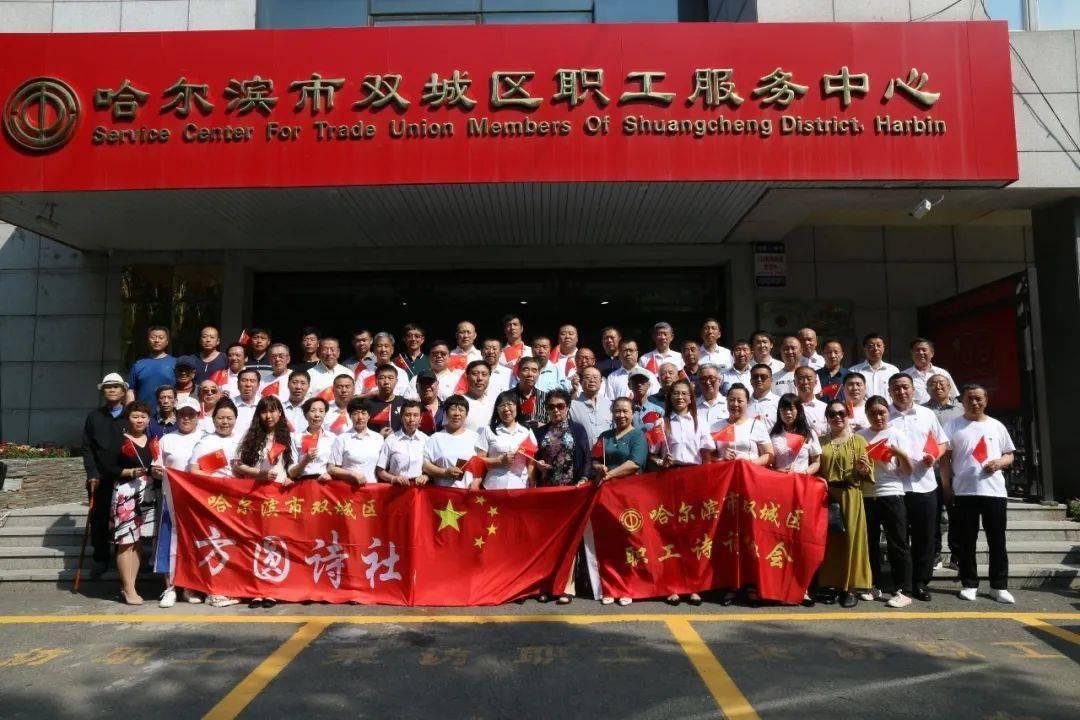 救援爱图画的男孩